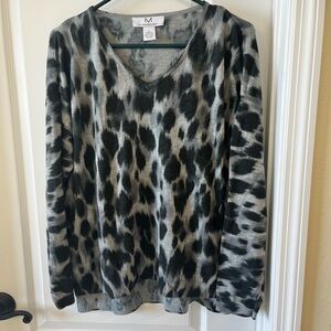 Women’s Gray and Black Animal Print Cashmere Blend Sweater Large